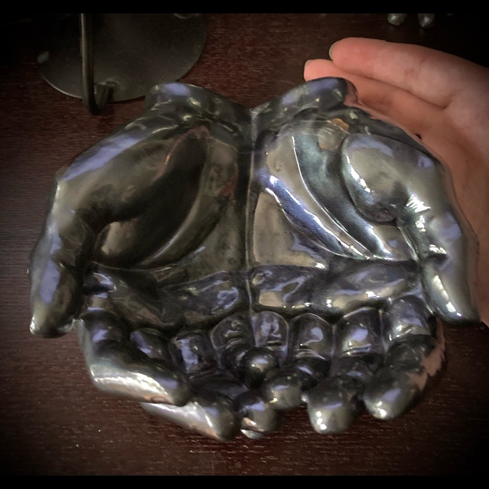 Life-sized resin hand bowl